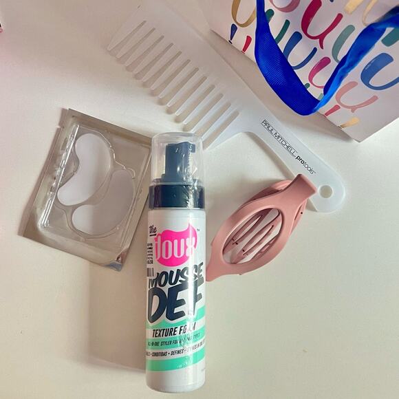 Marc Tetro NWT Pink Yorkie Dog Zip Around Wallet + FREE GIFT - Picture 2 of 6